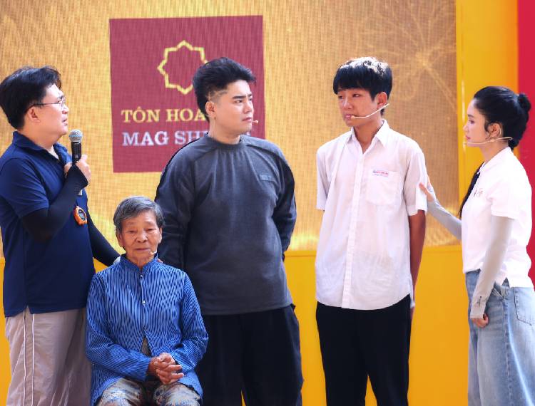 Đại Nghĩa, Nguyễn Đình Vũ, Phương Anh Bolero nghẹn ngào trước cậu bé 13 tuổi nương tựa ông bà cố lớn tuổi