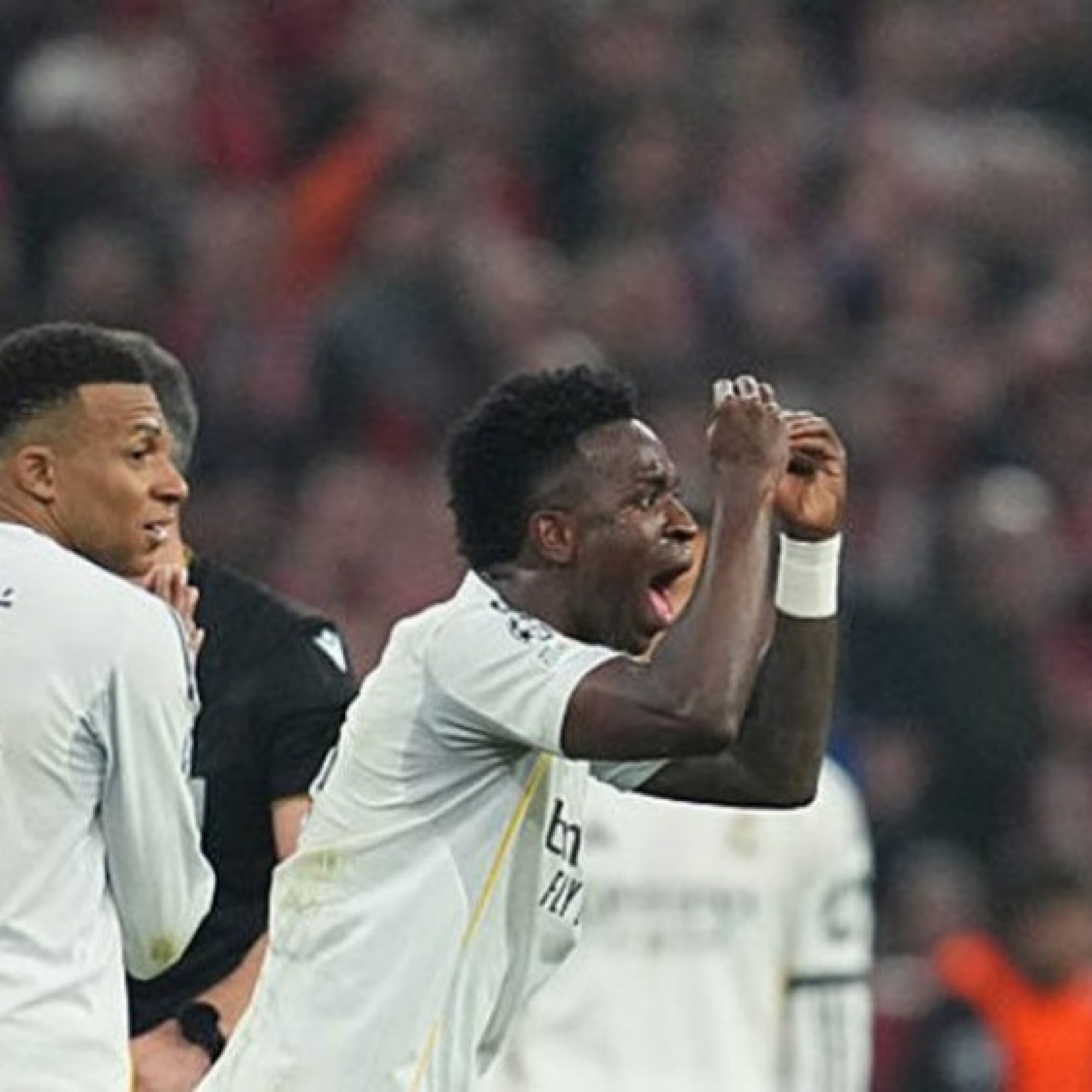  - Real tụt dốc từ ngày Vinicius được chiều như "ông trời con", Perez phải chịu trách nhiệm