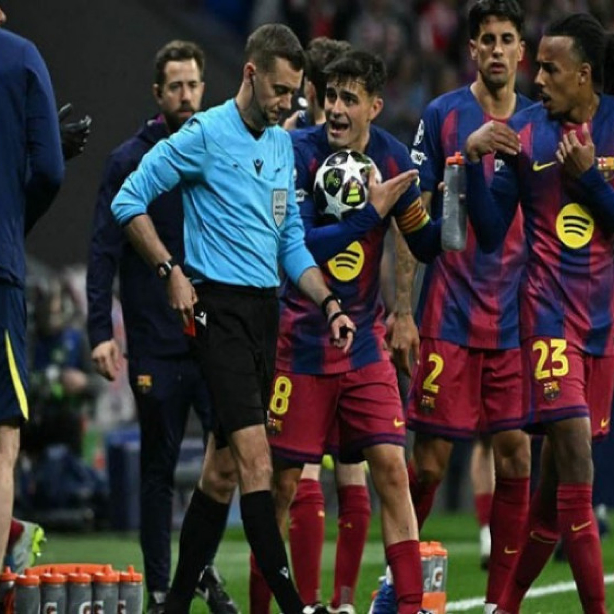  - Barca phẫn uất vì thua Atletico ở tứ kết Cúp C1, gửi 2 đơn khiếu nại đòi công lý