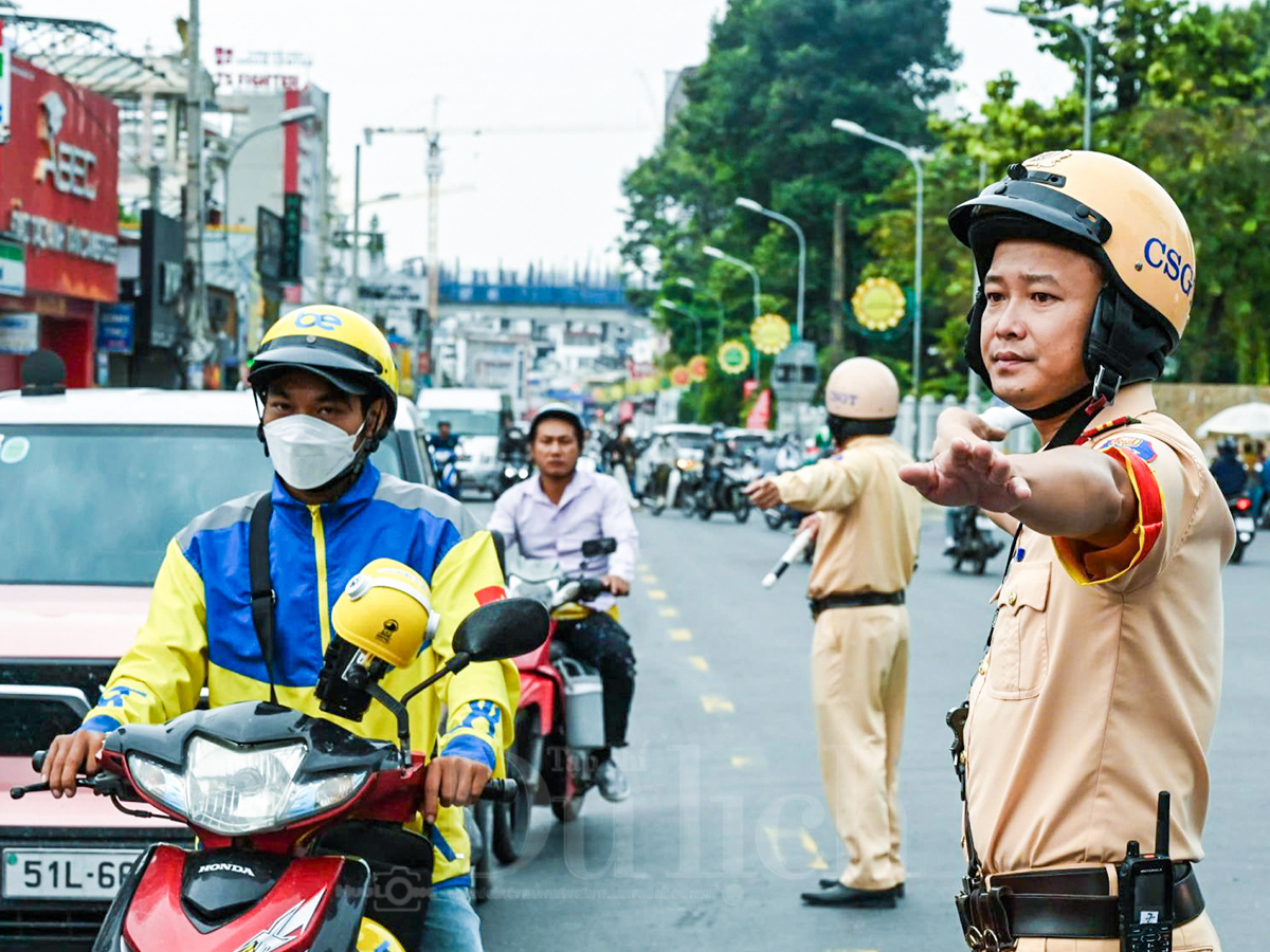 Tăng cường xử lý nồng độ cồn, ngăn chặn chạy xe gây rối đảm bảo an toàn dịp lễ - 4
