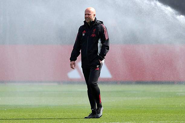 Liverpool đang có mùa giải "bi thảm": Tai ương ập đến cả trong & ngoài sân cỏ - 4