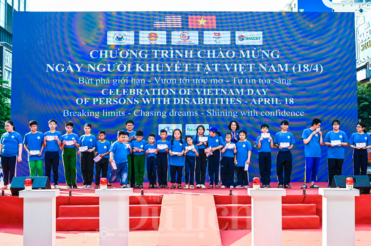 Ngày Người khuyết tật Việt Nam: Cam kết bằng hành động để không ai bị bỏ lại - 11