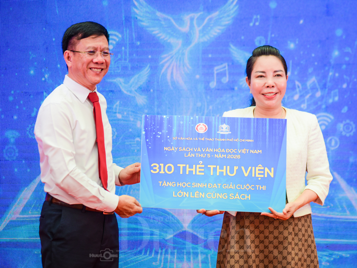 Dòng người nườm nượp đổ về Đường sách TP.HCM trong ngày hội tri thức - 5