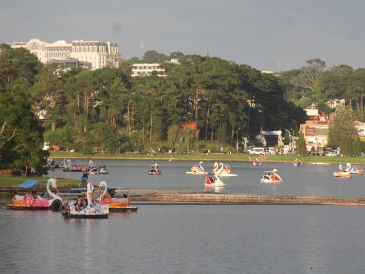 Lâm Đồng nạo vét hồ lắng tô điểm cho cảnh quan hồ Xuân Hương