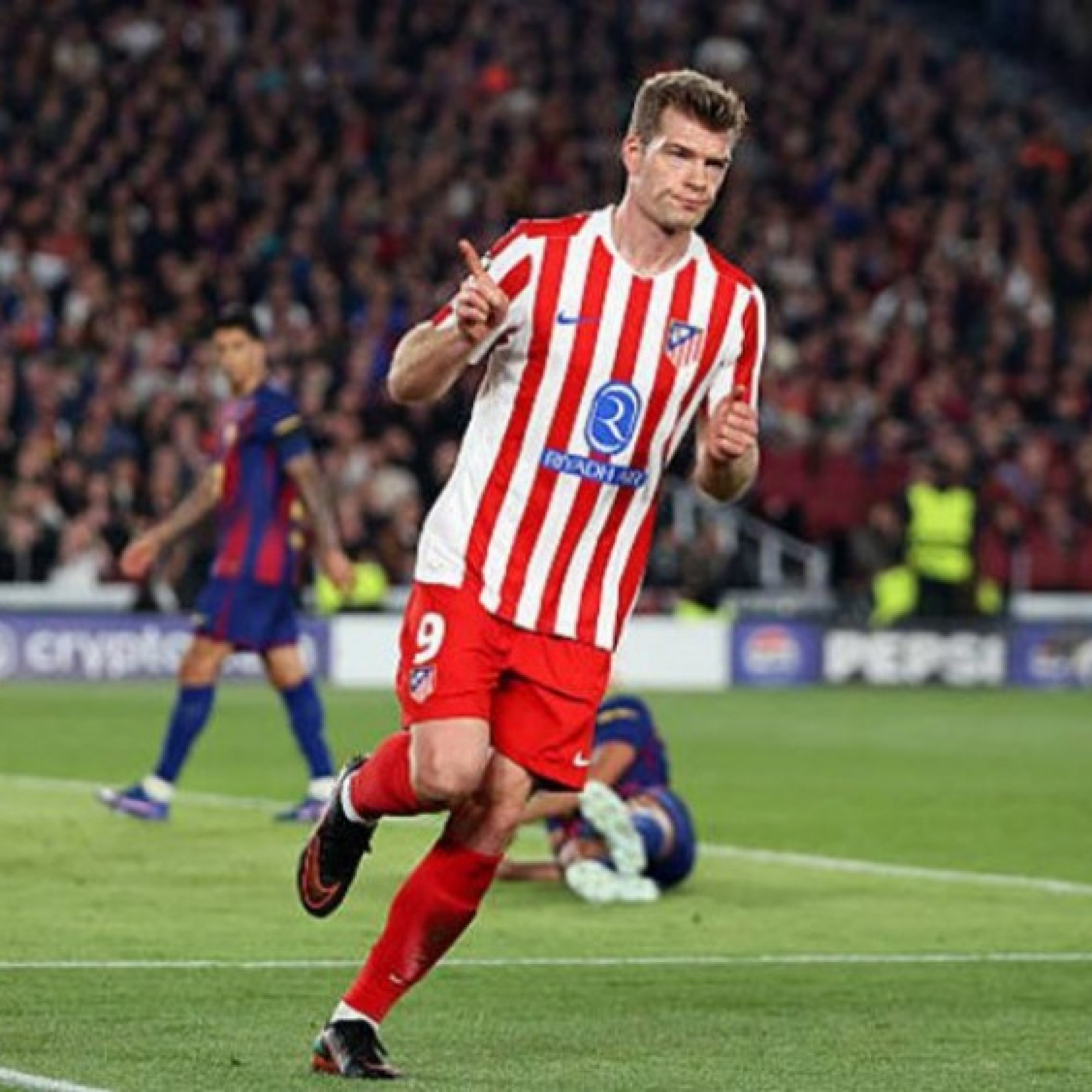 Barca đã tìm ra người thay Lewandowski: 