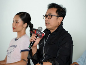  - Danh hài Vân Sơn di chuyển gần 40 tiếng về Việt Nam, dự ra mắt ‘Đại tiệc trăng máu 8’