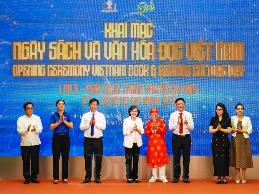 Dòng người nườm nượp đổ về Đường sách TP.HCM trong ngày hội tri thức - 3