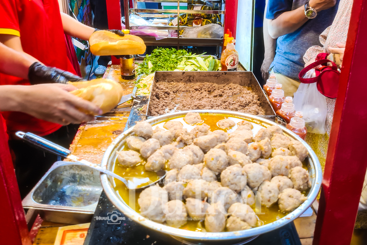 Bánh mì Sài Gòn: Những lát cắt văn hóa ẩn mình trong lớp vỏ giòn tan - 7