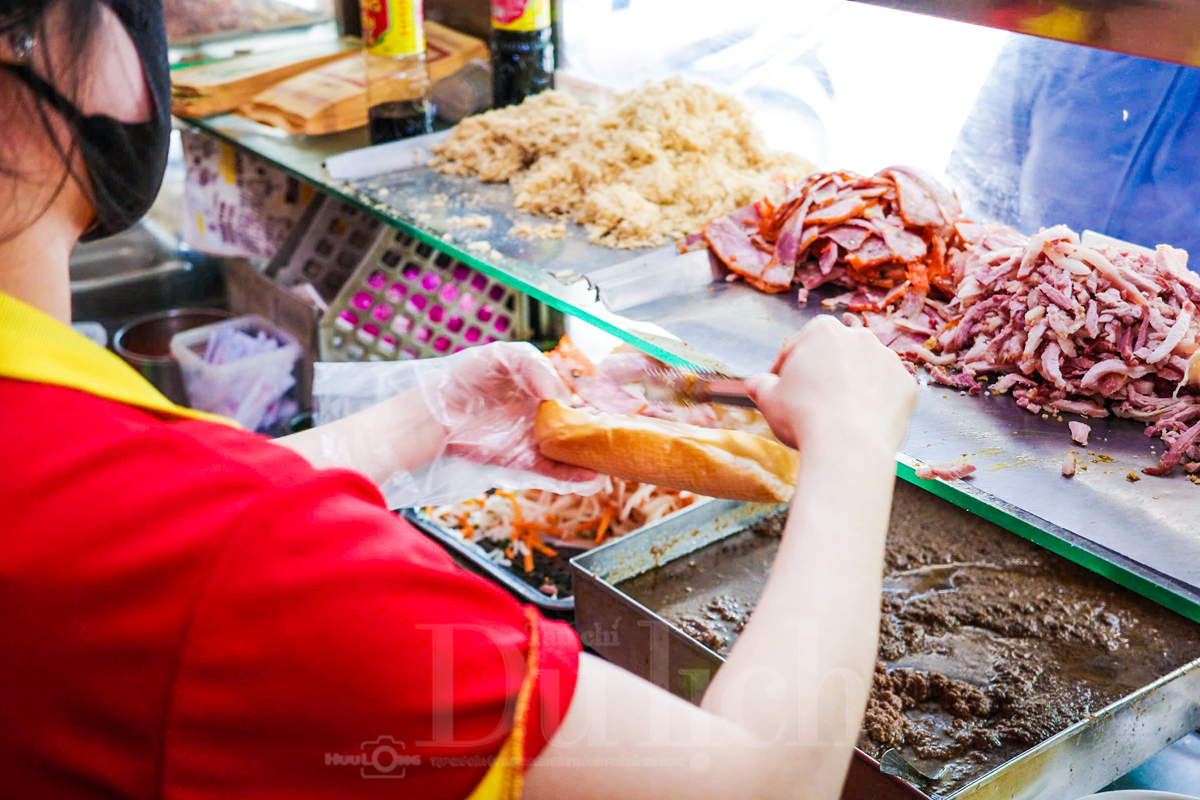 Bánh mì Sài Gòn: Những lát cắt văn hóa ẩn mình trong lớp vỏ giòn tan - 8