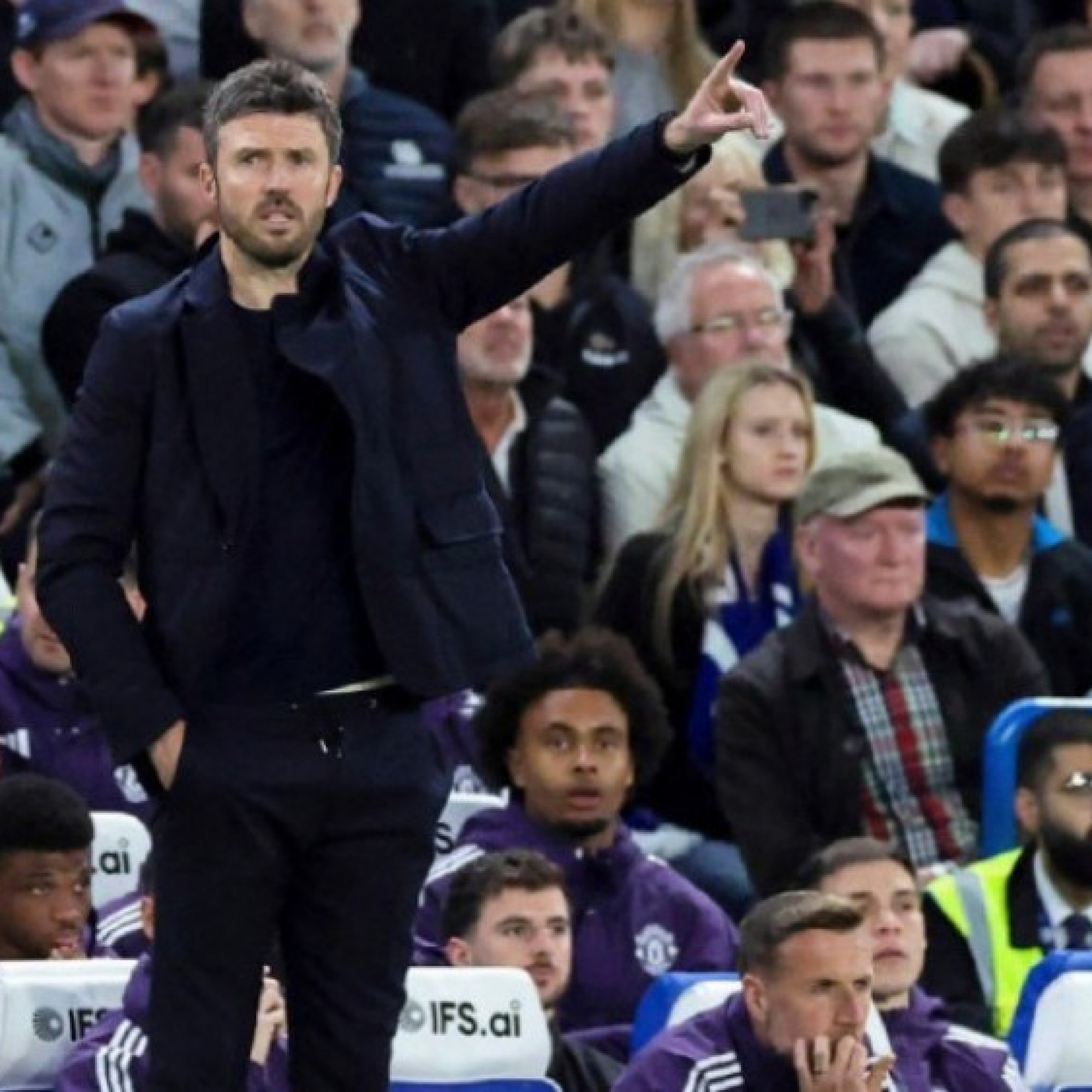  - MU thắng "chung kết top 5", Carrick phấn khích nói về khả năng được giữ lại