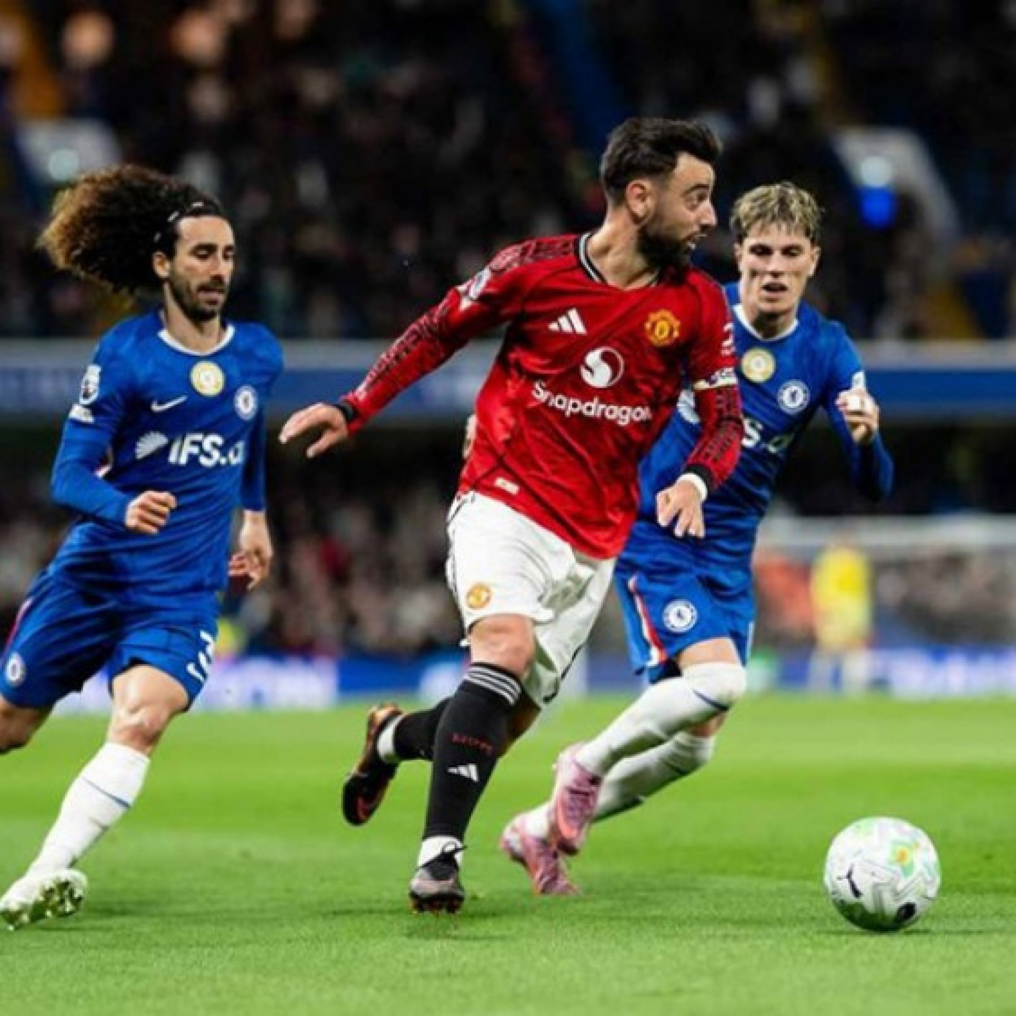  - MU hạ Chelsea: Ma thuật Fernandes, khủng hoảng hàng thủ được hóa giải