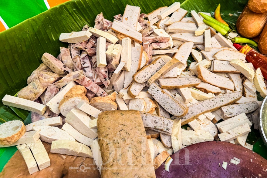 Bánh mì Sài Gòn: Những lát cắt văn hóa ẩn mình trong lớp vỏ giòn tan - 5