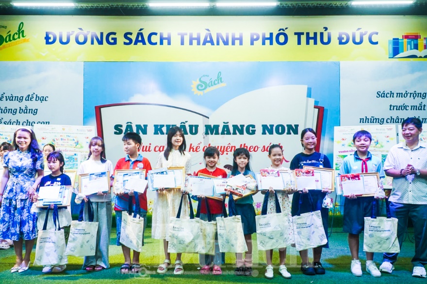 Check-in Đường sách Thủ Đức: Điểm hẹn văn hóa rực rỡ sắc màu ngày khai mạc - 10