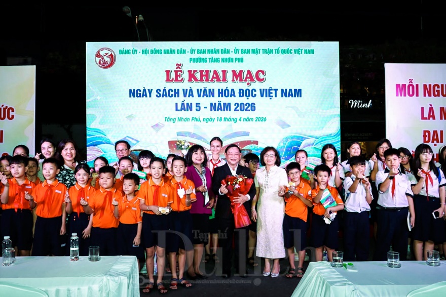 Check-in Đường sách Thủ Đức: Điểm hẹn văn hóa rực rỡ sắc màu ngày khai mạc - 2