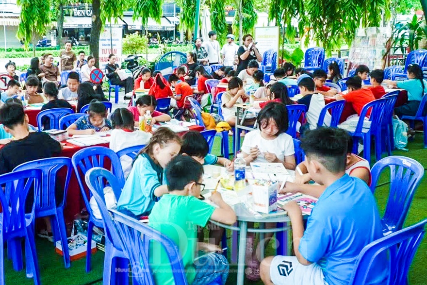 Check-in Đường sách Thủ Đức: Điểm hẹn văn hóa rực rỡ sắc màu ngày khai mạc - 9