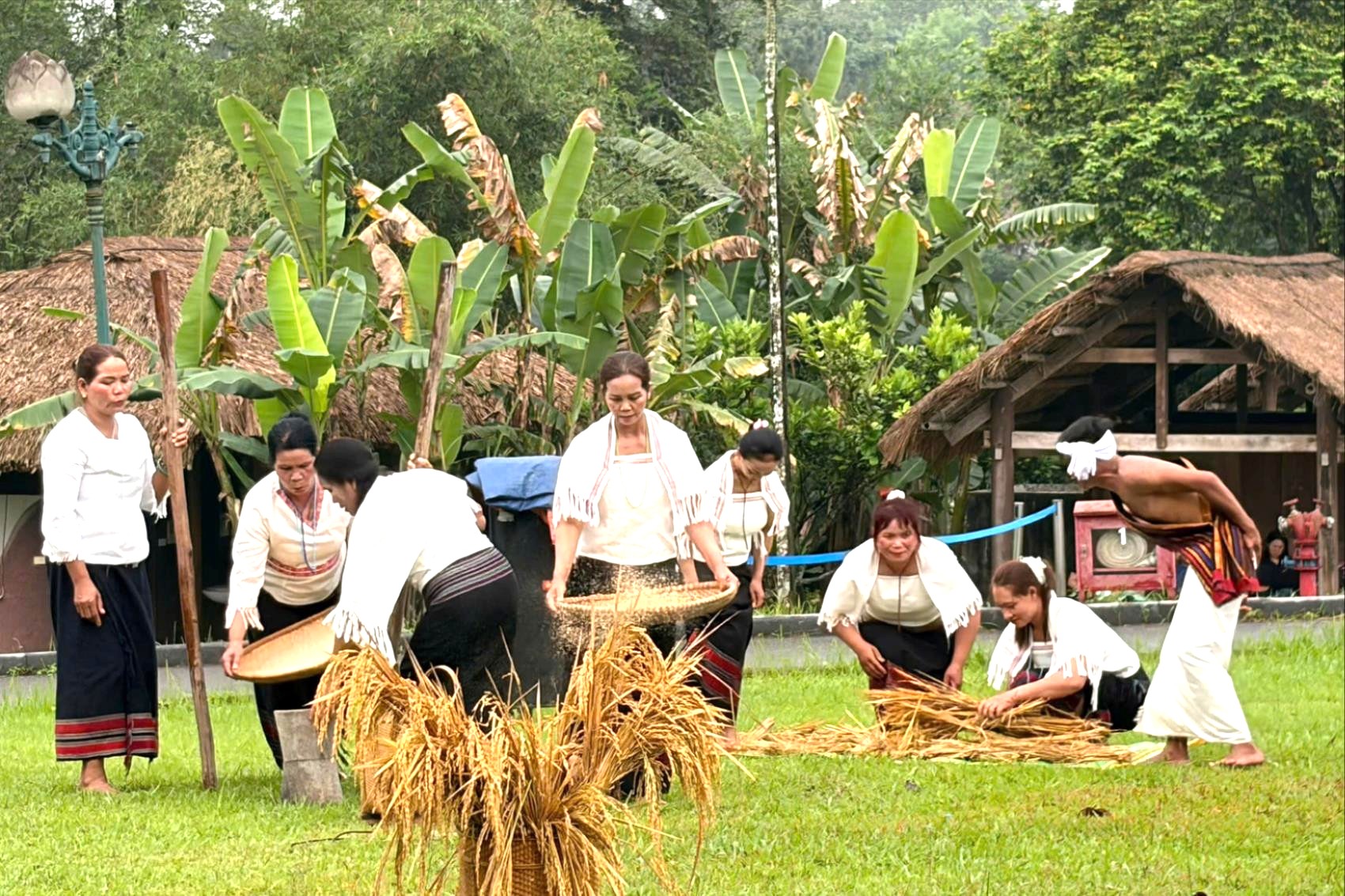 Tái hiện nghi lễ truyền thống của người Chu Ru ở Lâm Đồng giữa lòng Hà Nội - 2