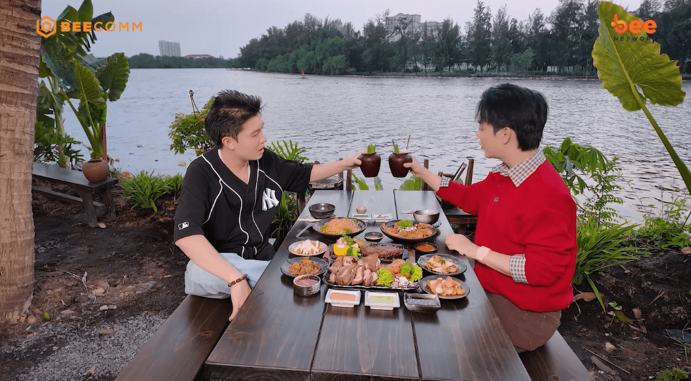 Tuấn Kiệt và Bi Max thích thú “đột nhập” nhà hàng của Ngọc Trinh, mê mẩn từ không gian đến món ăn - 3
