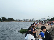 Nóng quá, người dân TP.HCM kéo đến 'biển Gò Vấp' hóng gió mát!