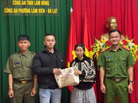  - Nhặt được túi xách chứa số tiền lớn, thanh niên đến công an trình báo