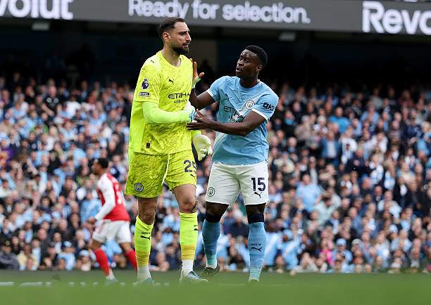 Man City thắng lớn Arsenal: Pep nhắc nhở học trò, Haaland trần tình vụ húc đầu - 2