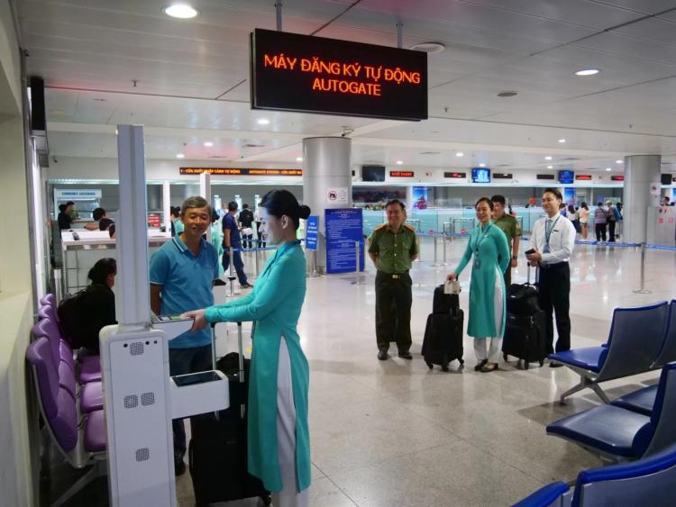 Khách quốc tế đến Tân Sơn Nhất phải khai báo trực tuyến trước nhập cảnh