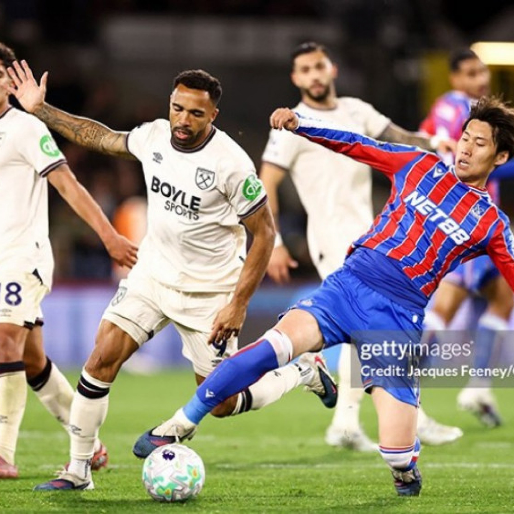  - Video bóng đá Crystal Palace - West Ham: Tiễn Wolves xuống hạng (Ngoại hạng Anh)