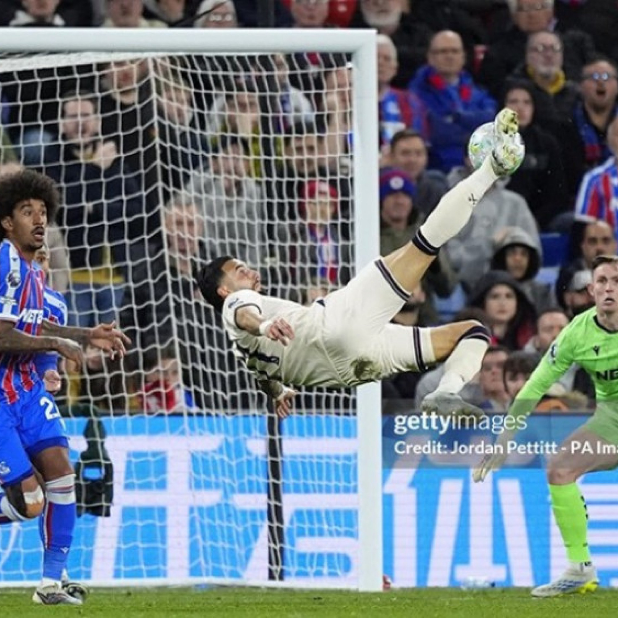  - Video bóng đá Crystal Palace - West Ham: Tiễn Wolves xuống hạng (Ngoại hạng Anh)