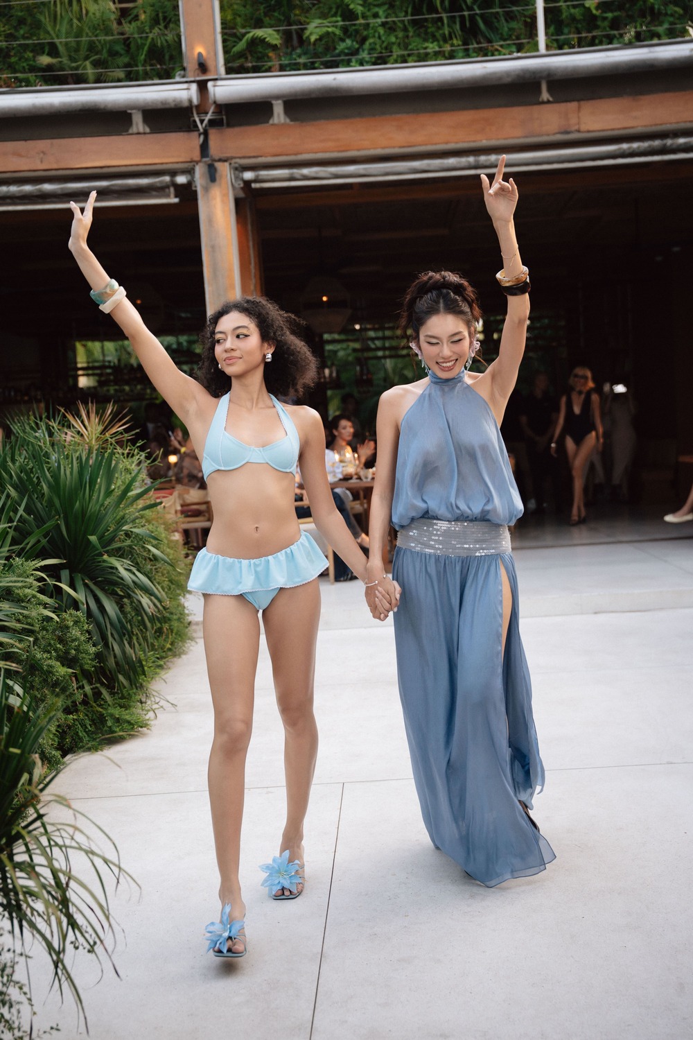 Á hậu Thảo Nhi Lê tái xuất với show diễn “giờ vàng”, biến bờ sông Sài Gòn thành sàn runway - 4