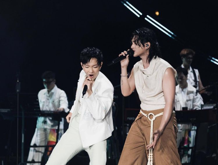 GREY D và Hoàng Dũng “song kiếm hợp bích”: Lần đầu live Mới Hôm Qua gây sốt, 10 nghìn người hò reo không ngớt