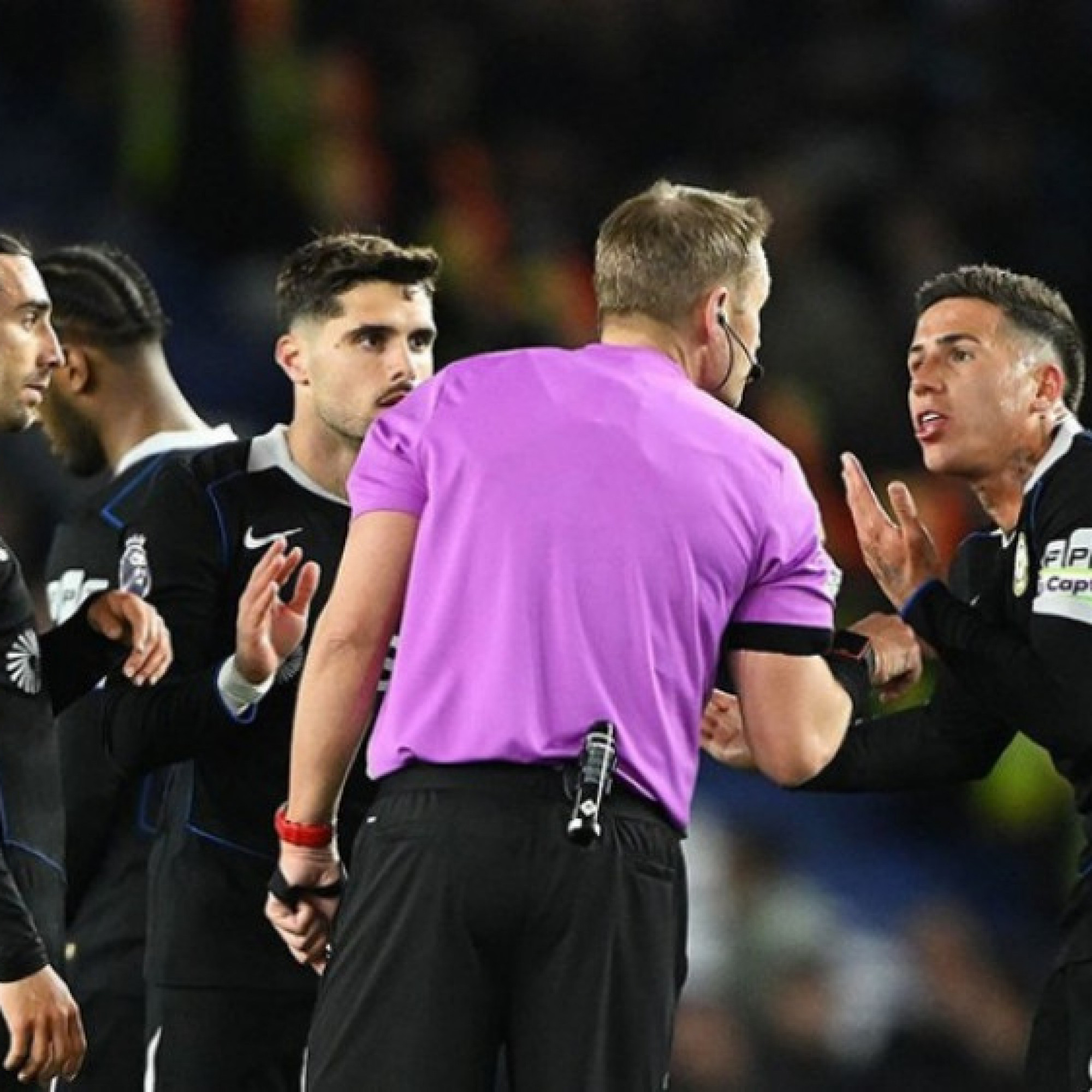  - Nóng bảng xếp hạng Ngoại hạng Anh: Chelsea xa dần top 5, nguy cơ rơi xuống nửa dưới