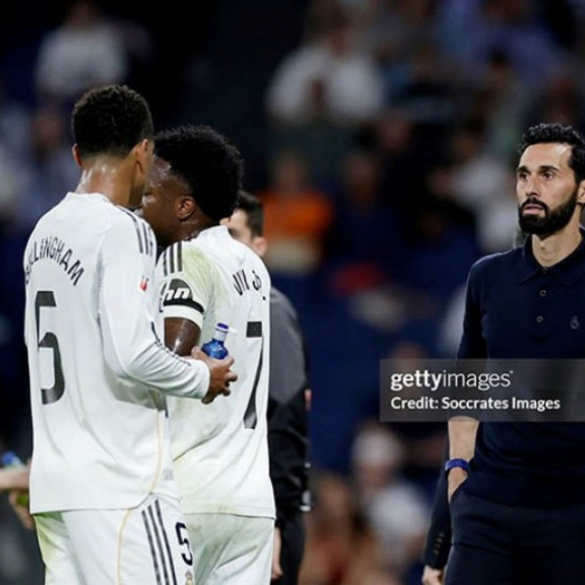  - Real Madrid thắng nghẹt thở: HLV Arbeloa khen ngợi Vinicius, vẫn mơ lật đổ Barca