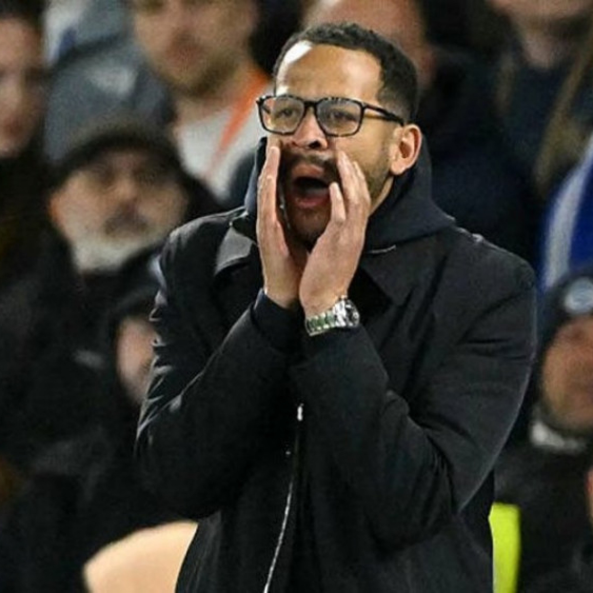  - Chelsea họp khẩn sau trận thua đậm Brighton, HLV Rosenior khó tránh bị sa thải