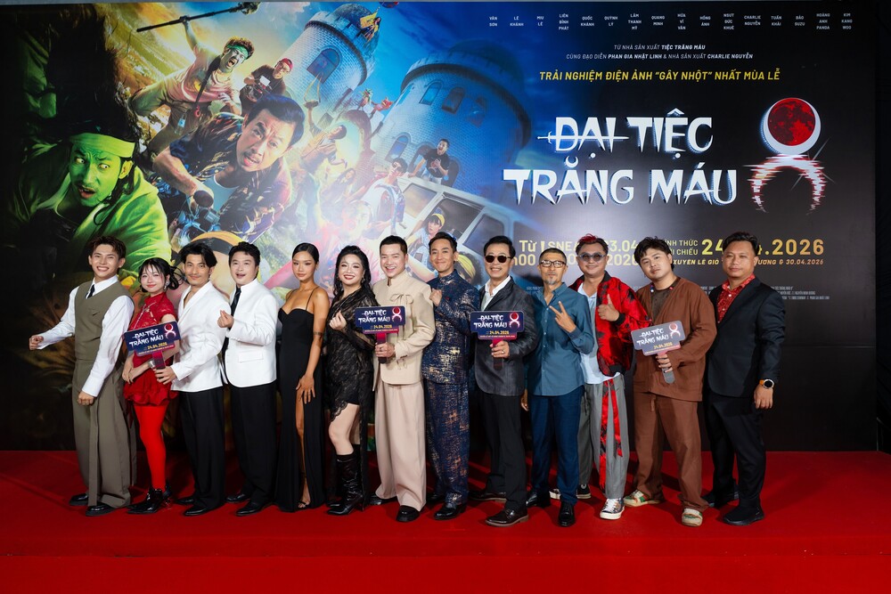 Vân Sơn - Quang Minh hội ngộ Việt Hương tại sự kiện công chiếu "Đại tiệc trăng máu 8" - 1