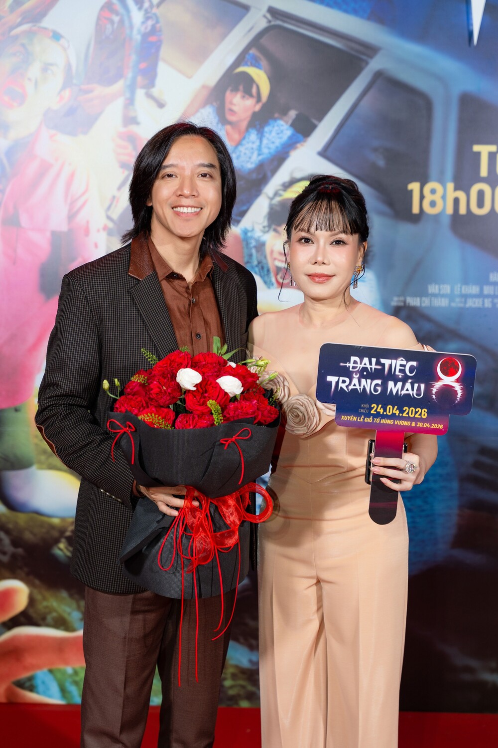 Vân Sơn - Quang Minh hội ngộ Việt Hương tại sự kiện công chiếu "Đại tiệc trăng máu 8" - 2