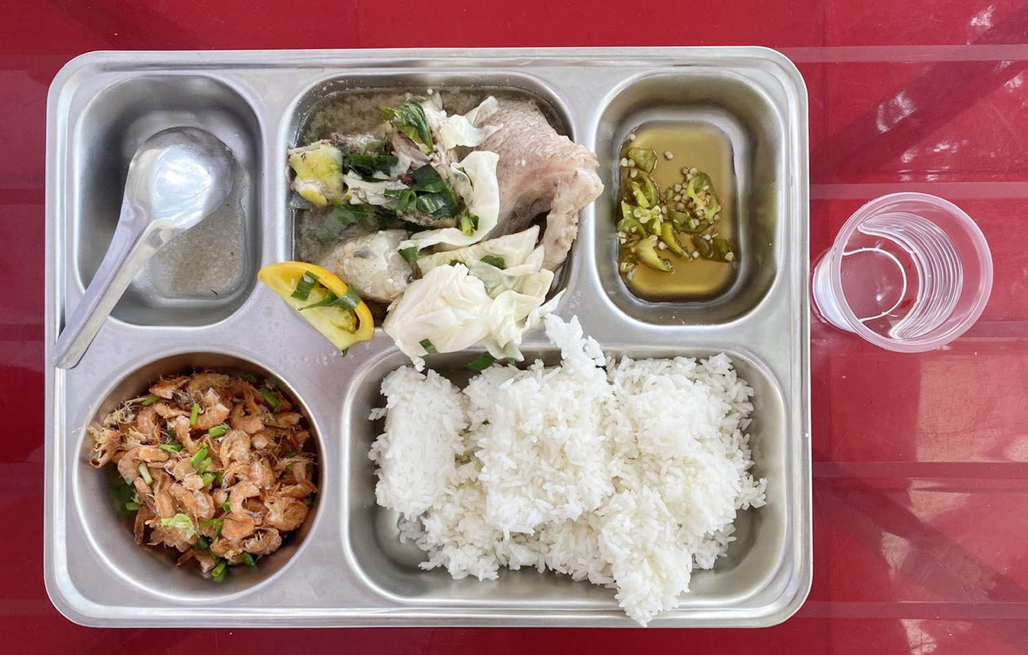 Quán cơm Yêu Thương trong khuôn viên nhà của tổng giám đốc - 4