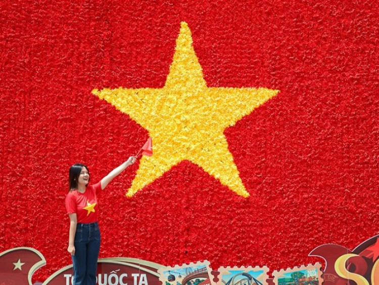 Nghỉ Giỗ Tổ và 30/4: đến Sun World Ha Long check-in cờ hoa rực rỡ, xem carnival, trải nghiệm ẩm thực giữa tầng mây