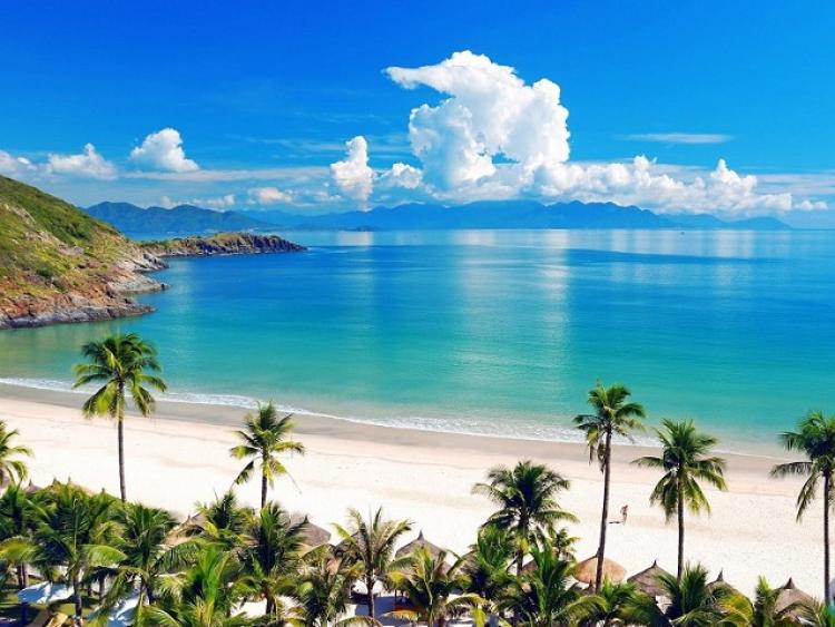 Du khách Việt đổ dồn tìm kiếm điểm biển dịp lễ