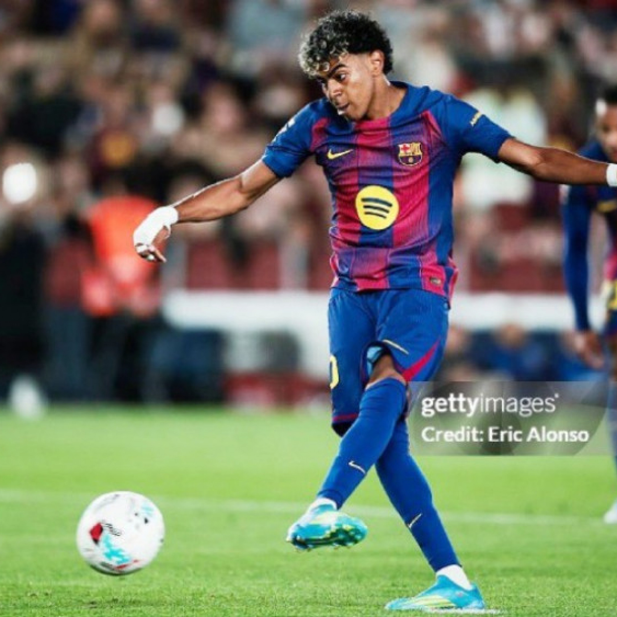  - Kịch tính bảng xếp hạng La Liga: Barcelona bỏ xa Real, chờ cú sốc trước Siêu kinh điển