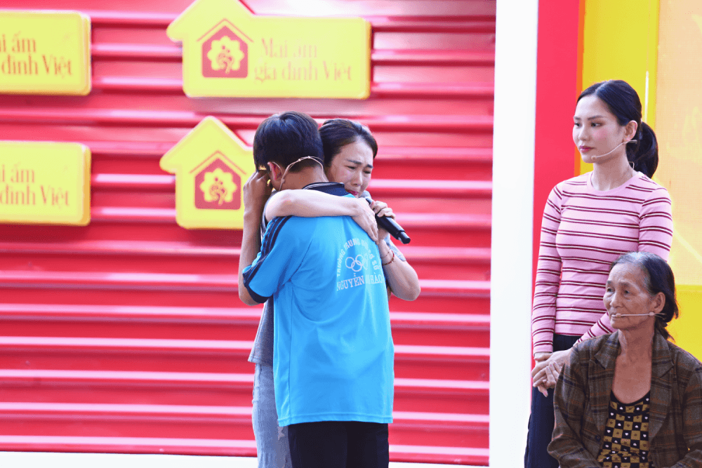 Thanh Thảo, Mai Phương, Trương Đình Hoàng nghẹn lòng trước nghị lực của các em nhỏ kém may mắn - 4