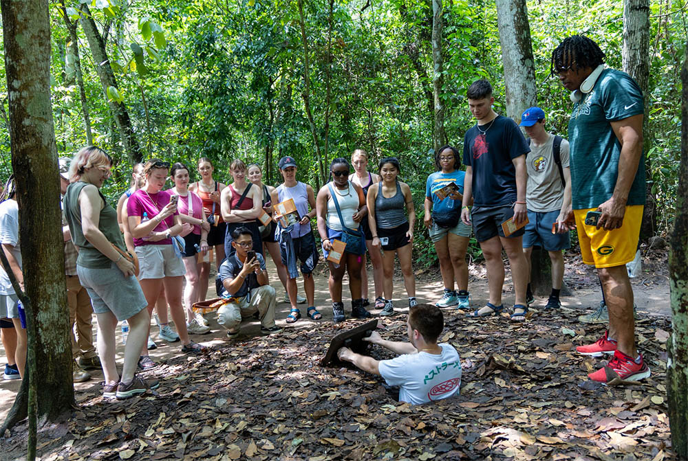 Báo Úc: Việt Nam nổi lên như một điểm đến lý tưởng giữa căng thẳng Trung Đông - 1