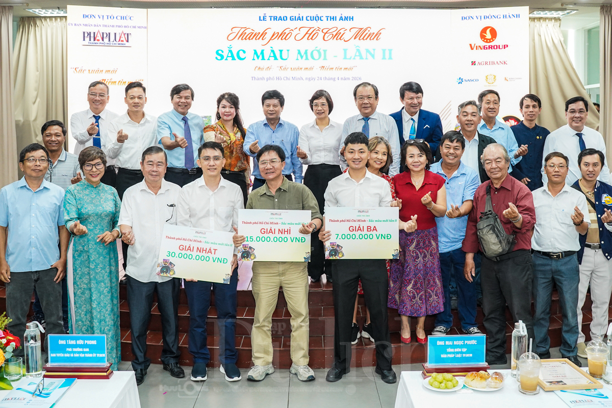 Lưu giữ linh hồn đô thị qua những khung hình rực rỡ sắc màu tươi mới - 2