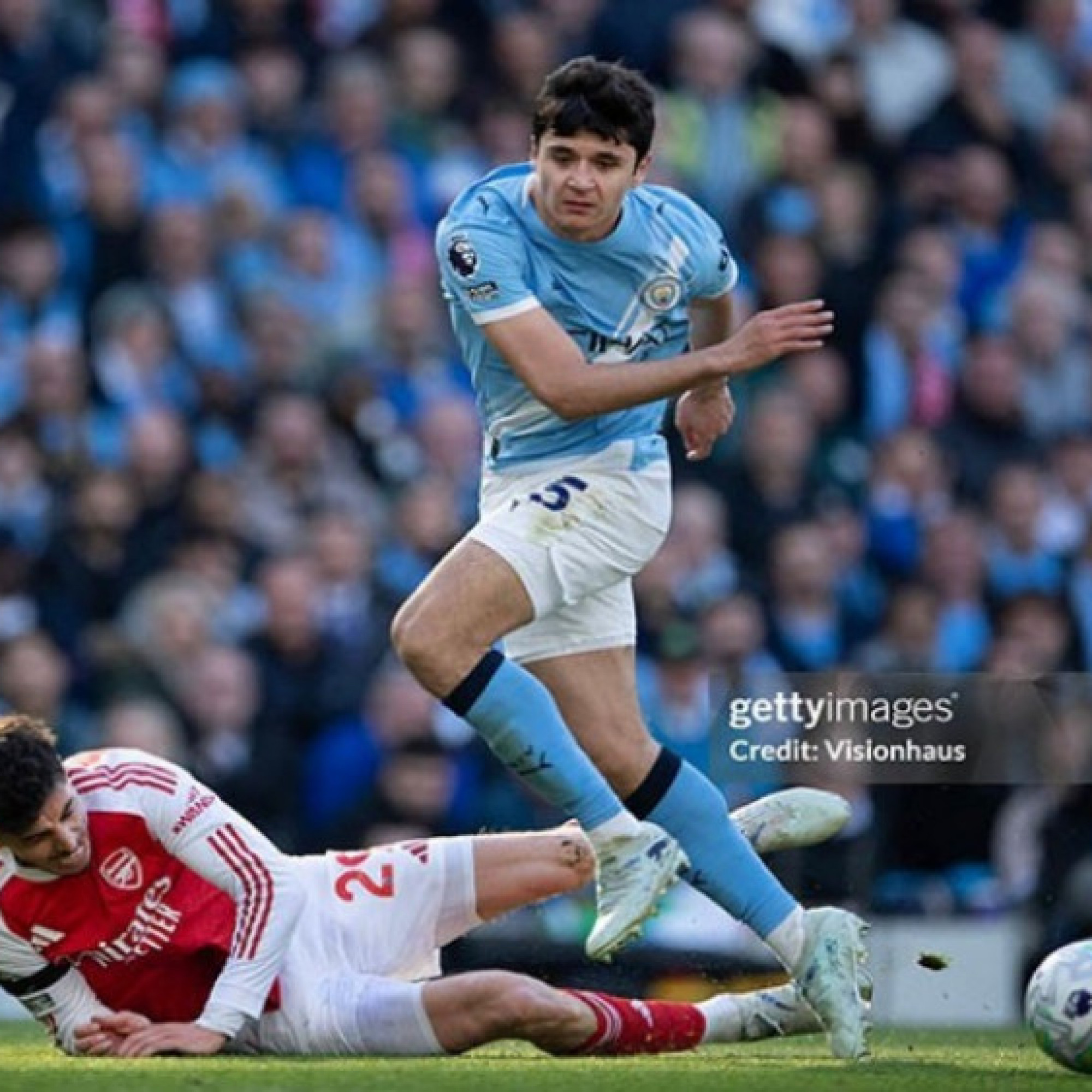  - Liệu có trận "chung kết" vòng 39 giữa Man City và Arsenal để phân định ngôi vua?