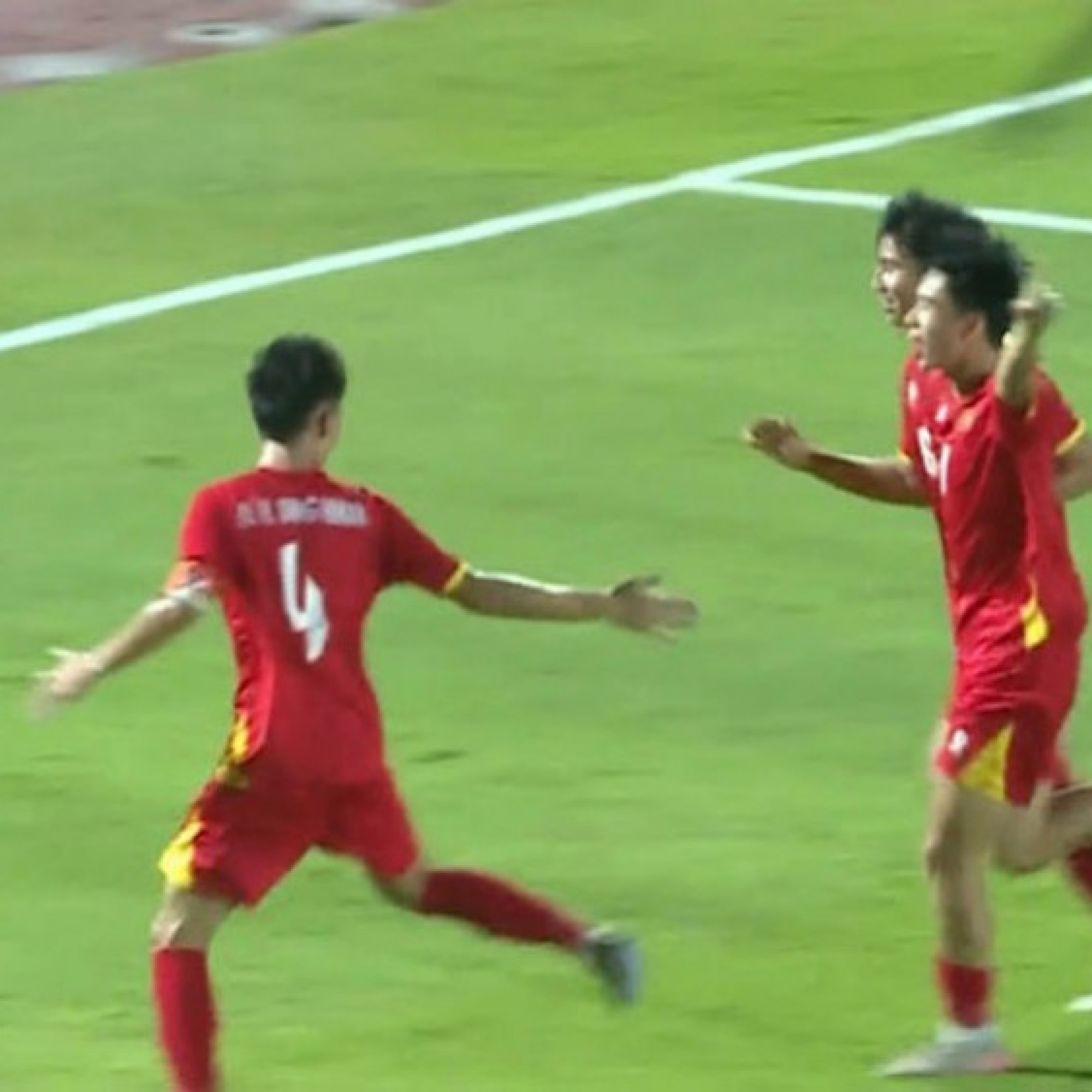  - U17 Việt Nam dùng bài bóng bổng, mở tỷ số tưng bừng trước U17 Malaysia