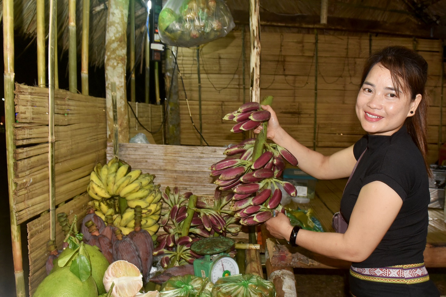 khong gian van hoa  doc dao o cho phien son tay thuong - 7