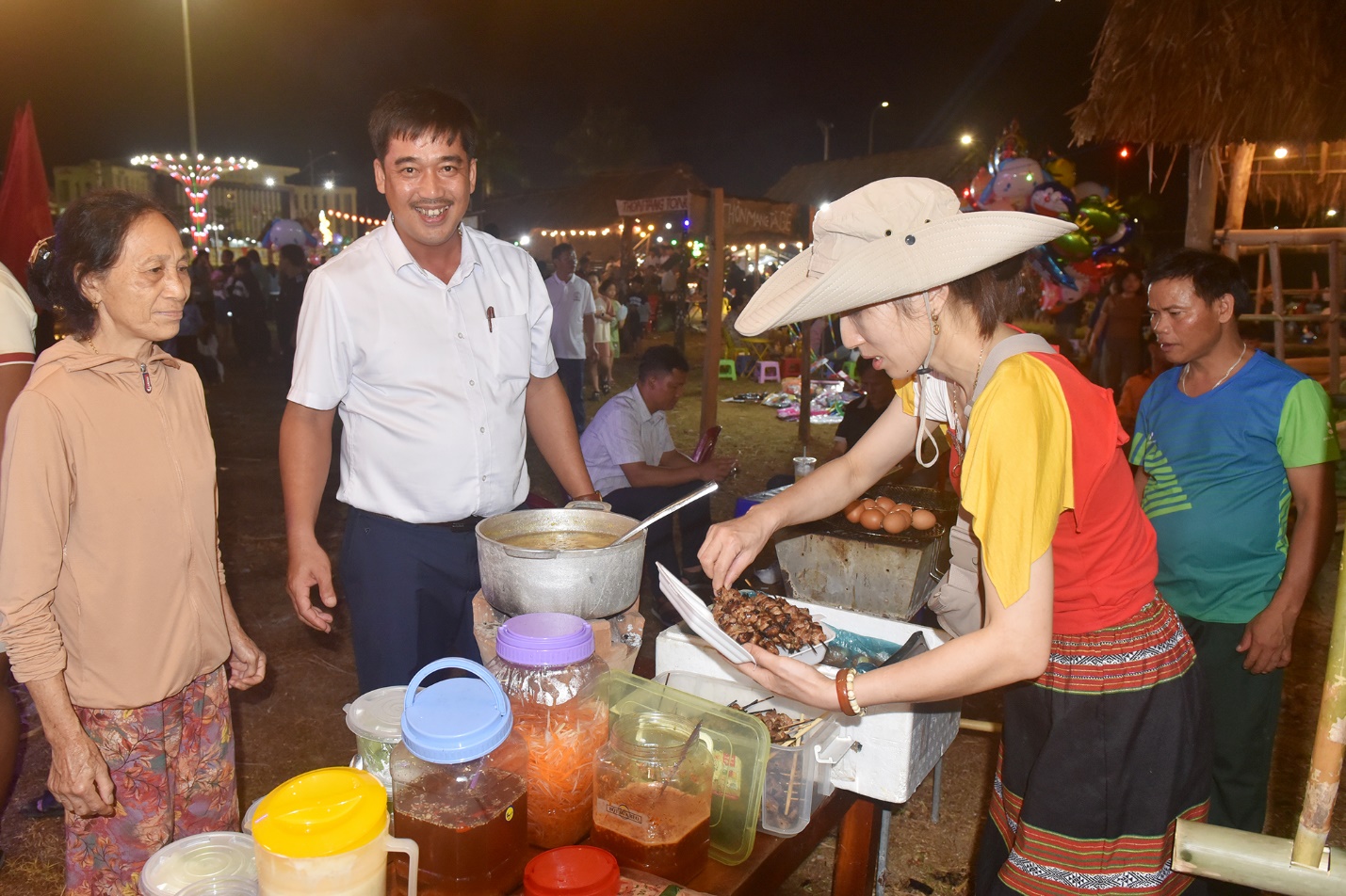 khong gian van hoa  doc dao o cho phien son tay thuong - 5