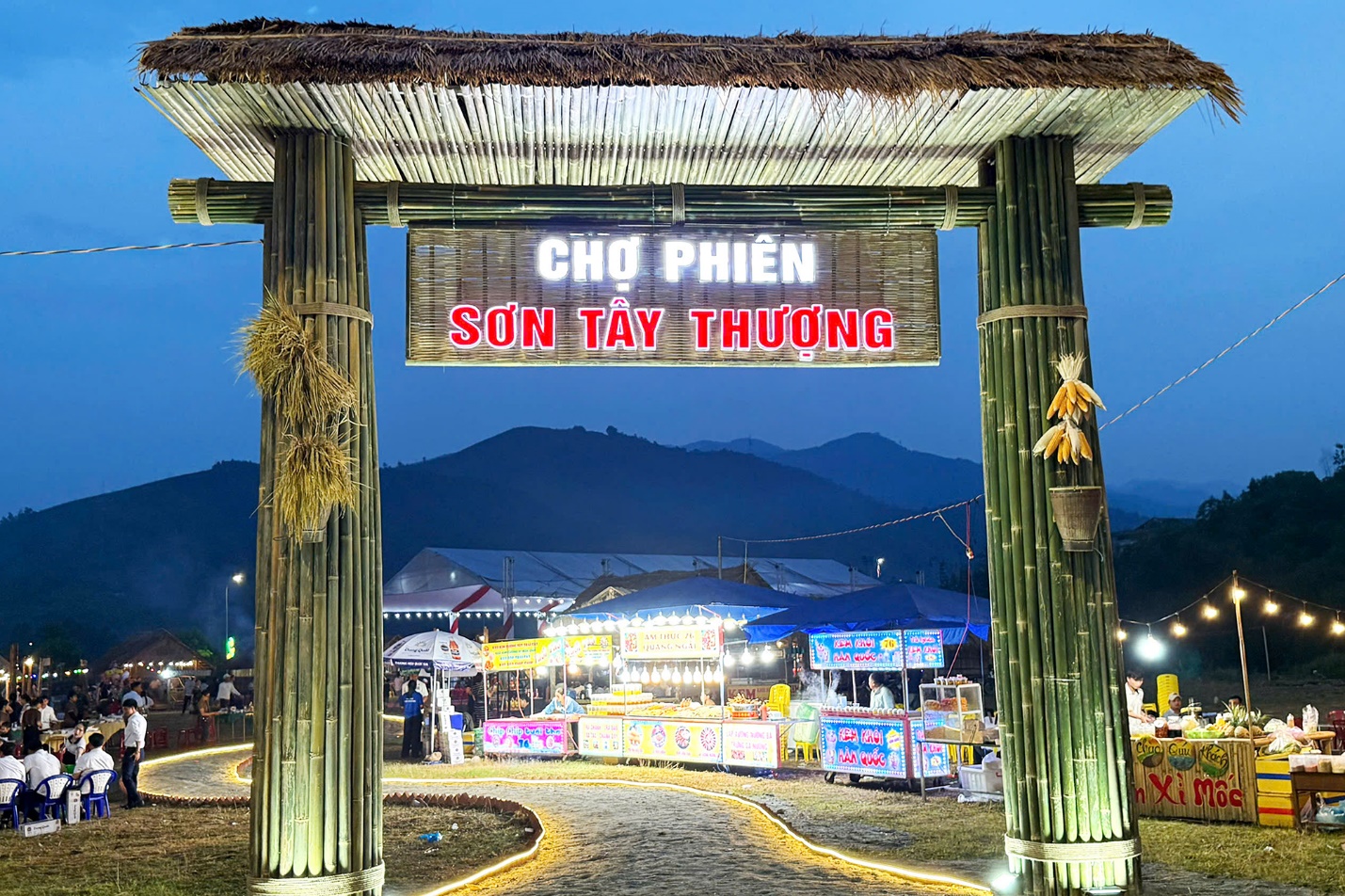 khong gian van hoa  doc dao o cho phien son tay thuong - 1