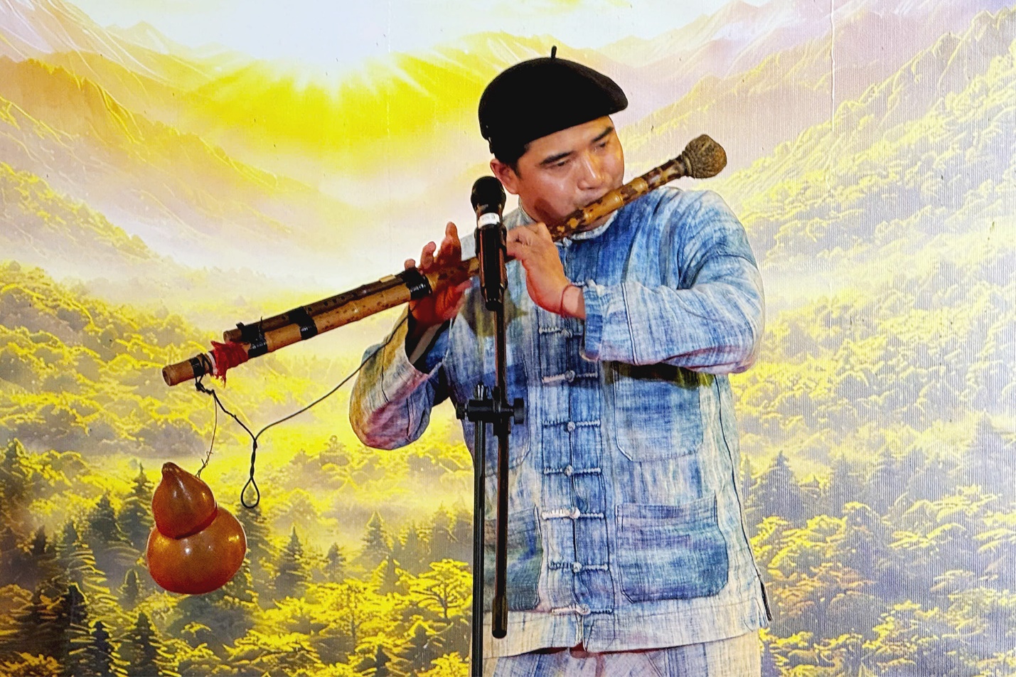 khong gian van hoa  doc dao o cho phien son tay thuong - 17