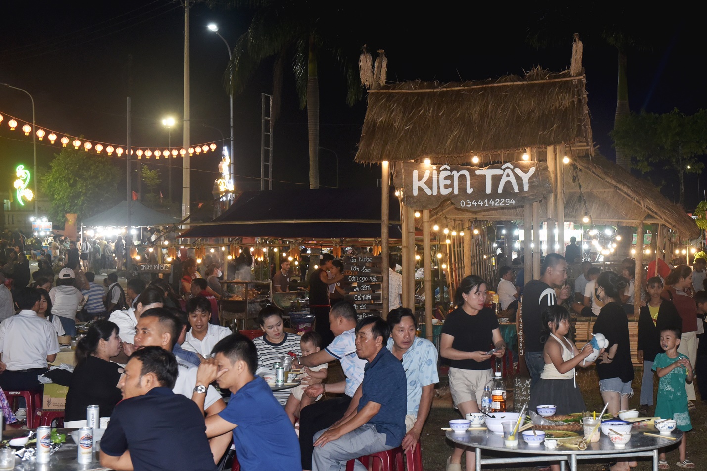 khong gian van hoa  doc dao o cho phien son tay thuong - 11