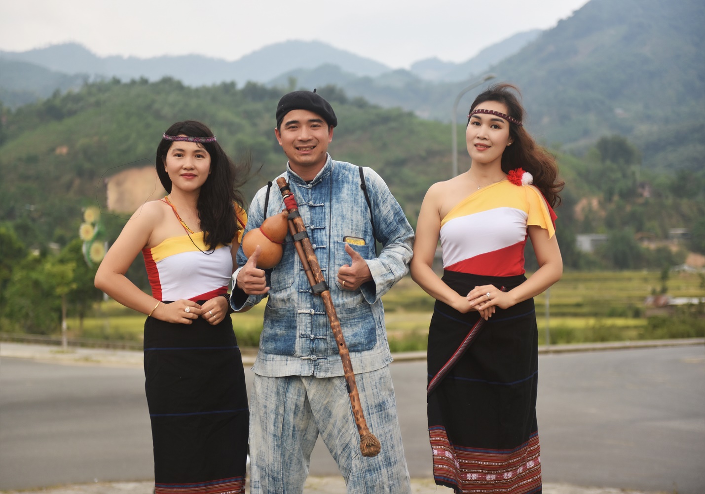 khong gian van hoa  doc dao o cho phien son tay thuong - 16