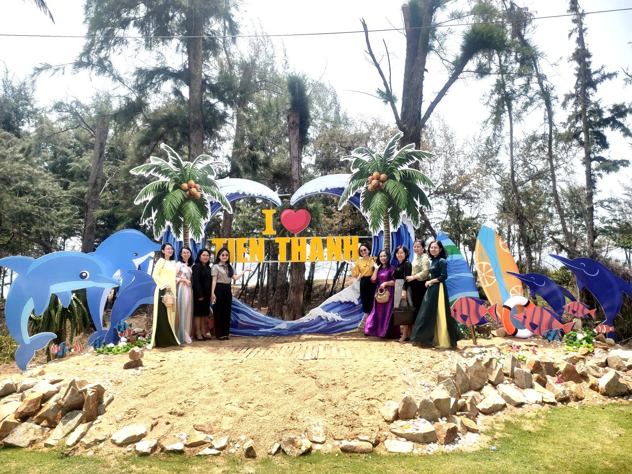 Vùng biển Lâm Đồng xuất hiện mô hình check-in mới lạ - 1